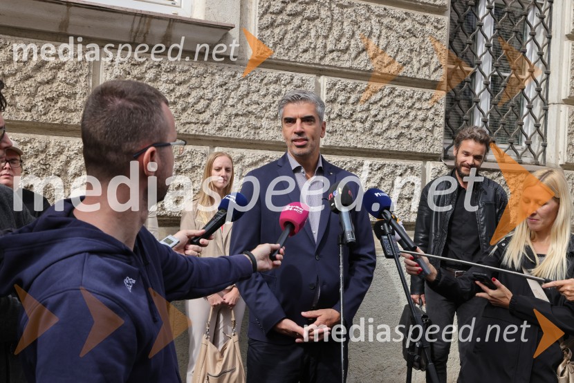  Bor Greiner, kandidat za župana MOM; dr. Rudi Klanjšek , Filozofska fakulteta, Univerza v MariboruBor Greiner vložil župansko kandidaturo s podporo volivk in volivcev