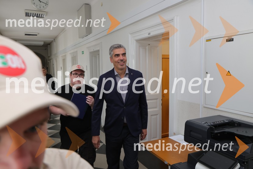  ... ;  Bor Greiner, kandidat za župana MOMBor Greiner vložil župansko kandidaturo s podporo volivk in volivcev