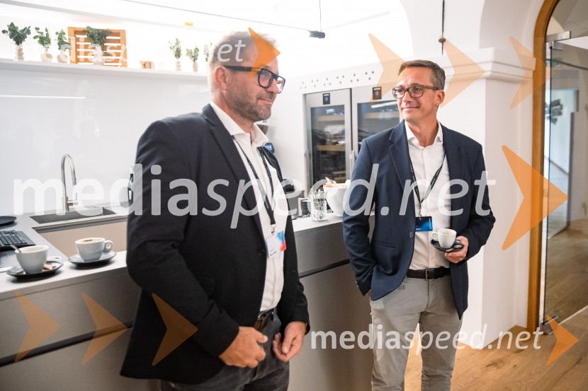 DigitalniUm, Digitalni preskok v proizvodnji