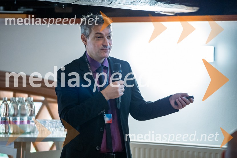DigitalniUm, Digitalni preskok v proizvodnji