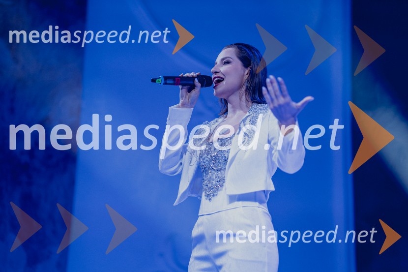  Maja Keuc, pevkaCLUB DH, modni dogodek mariborskega oblikovalca Davida Hojnika