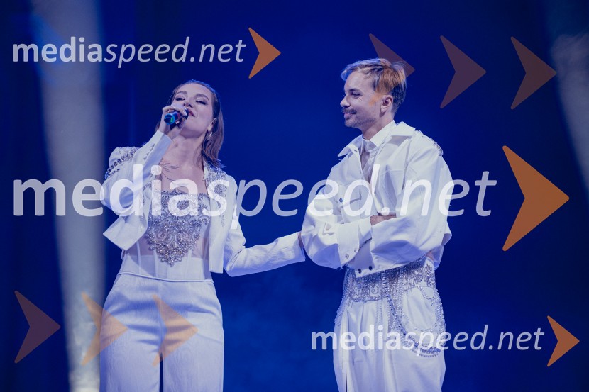  Maja Keuc, pevka;  David Hojnik, modni oblikovalec DH fashionCLUB DH, modni dogodek mariborskega oblikovalca Davida Hojnika