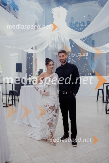  Lea Sirk, pevka;  Alen Hodžić, košarkašCLUB DH, modni dogodek mariborskega oblikovalca Davida Hojnika