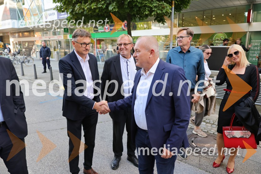  ... ;  ... ;  Franc  Kangler, Državni sekretar na Ministrstvu za notranje zadeve in javno upravoV Mariboru odprli Ministrstvo za lokalno samoupravo, kohezijo in regionalni razvoj