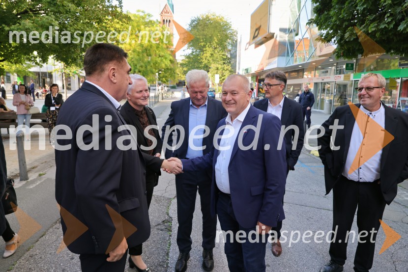 ... ;  ... ;  ... ;  Franc  Kangler, Državni sekretar na Ministrstvu za notranje zadeve in javno upravo;  ... ;  ... V Mariboru odprli Ministrstvo za lokalno samoupravo, kohezijo in regionalni razvoj