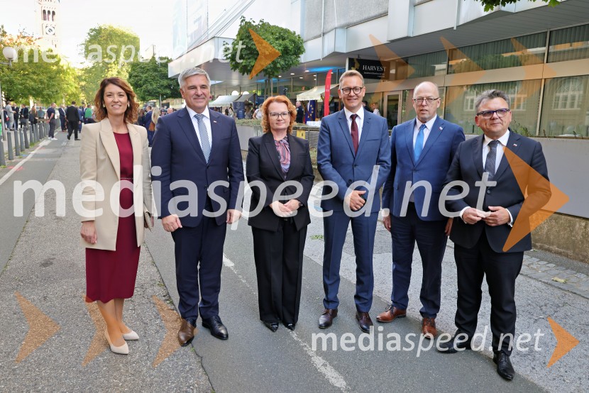  ... ;  Marko Lotrič, predsednik, Državni svet; dr. Monika Kirbiš, Ministrica za lokalno samoupravo, kohezijo in regionalni razvoj;  ... ;  Ivan Meglič, Državni sekretar, pristojen za lokalno samoupravo in regionalni razvoj;  Rok Šimenc, Državni sekretar, pristojen za kohezijsko politikoV Mariboru odprli Ministrstvo za lokalno samoupravo, kohezijo in regionalni razvoj