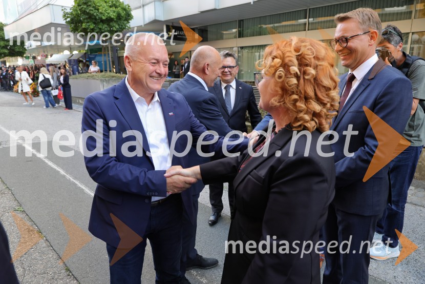  Franc  Kangler, Državni sekretar na Ministrstvu za notranje zadeve in javno upravo; dr. Monika Kirbiš, Ministrica za lokalno samoupravo, kohezijo in regionalni razvoj;  ... V Mariboru odprli Ministrstvo za lokalno samoupravo, kohezijo in regionalni razvoj