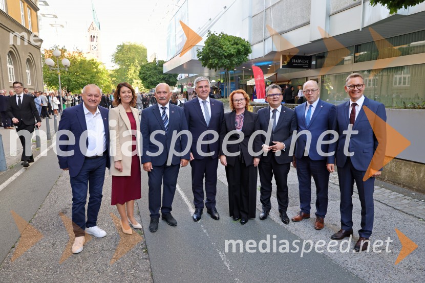  Franc  Kangler, Državni sekretar na Ministrstvu za notranje zadeve in javno upravo;  ... ;  ... ;  Marko Lotrič, predsednik, Državni svet; dr. Monika Kirbiš, Ministrica za lokalno samoupravo, kohezijo in regionalni razvoj;  Rok Šimenc, Državni sekretar, pristojen za kohezijsko politiko;  Ivan Meglič, Državni sekretar, pristojen za lokalno samoupravo in regionalni razvoj;  ... V Mariboru odprli Ministrstvo za lokalno samoupravo, kohezijo in regionalni razvoj