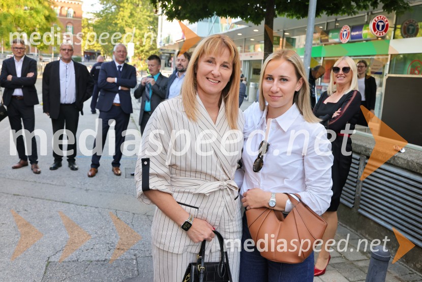  Katja Koren Miklavec, nekdanja smučarka;  ... V Mariboru odprli Ministrstvo za lokalno samoupravo, kohezijo in regionalni razvoj