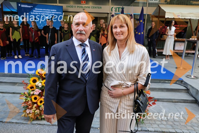  ... ;  Katja Koren Miklavec, nekdanja smučarkaV Mariboru odprli Ministrstvo za lokalno samoupravo, kohezijo in regionalni razvoj