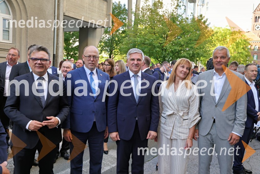  Rok Šimenc, Državni sekretar, pristojen za kohezijsko politiko;  Ivan Meglič, Državni sekretar, pristojen za lokalno samoupravo in regionalni razvoj;  Marko Lotrič, predsednik, Državni svet;  Katja Koren Miklavec, nekdanja smučarka;  Aleksander Saša Arsenovič, župan, Mestna občina MariborV Mariboru odprli Ministrstvo za lokalno samoupravo, kohezijo in regionalni razvoj