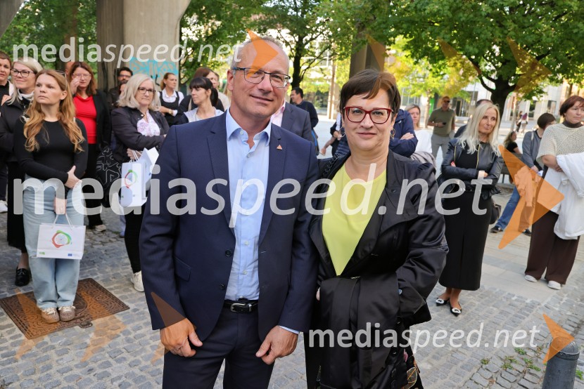 ... ;  Lidija Divjak Mirnik, nekdanja direktorica ŠD UM in nekdanja poslanka DZ in aktualna mestna svetnica MOMV Mariboru odprli Ministrstvo za lokalno samoupravo, kohezijo in regionalni razvoj