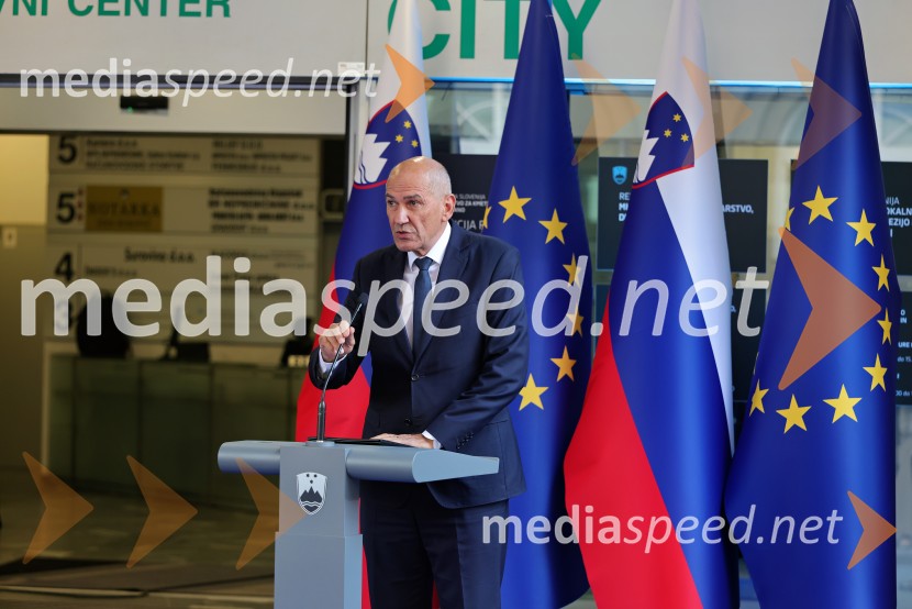  Janez Janša,  Predsednik vlade Republike Slovenije in predsednik stranke SDSV Mariboru odprli Ministrstvo za lokalno samoupravo, kohezijo in regionalni razvoj
