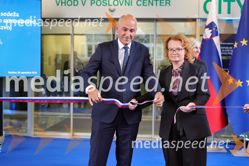  Janez Janša,  Predsednik vlade Republike Slovenije in predsednik stranke SDS; dr. Monika Kirbiš, Ministrica za lokalno samoupravo, kohezijo in regionalni razvojV Mariboru odprli Ministrstvo za lokalno samoupravo, kohezijo in regionalni razvoj