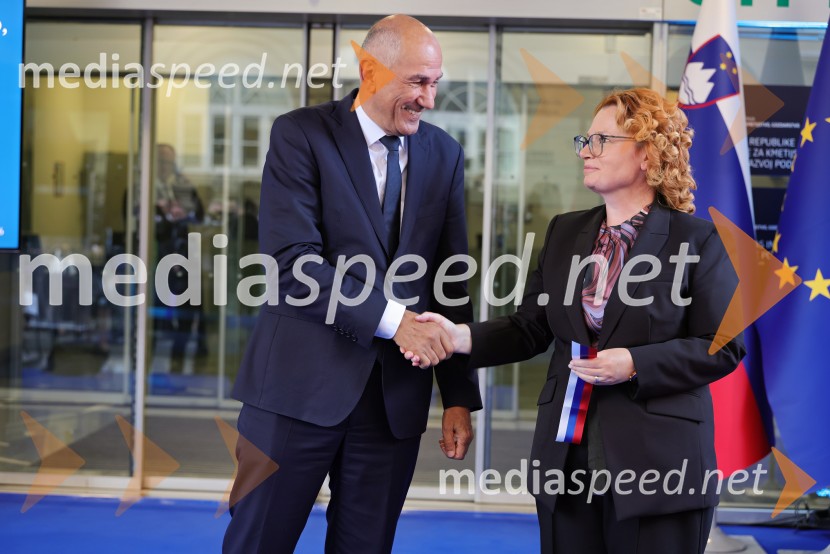  Janez Janša,  Predsednik vlade Republike Slovenije in predsednik stranke SDS; dr. Monika Kirbiš, Ministrica za lokalno samoupravo, kohezijo in regionalni razvojV Mariboru odprli Ministrstvo za lokalno samoupravo, kohezijo in regionalni razvoj