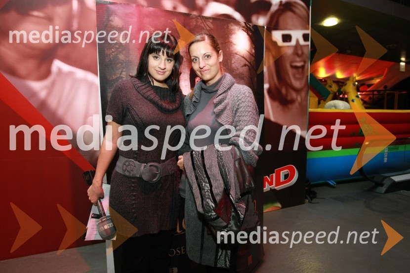 Anja Škerjanec, novinarka in Mihaela Margan - Miša, novinarka ter Playboyeva zajčicaMlada luna, vip premiera filma, TV RTS Maribor