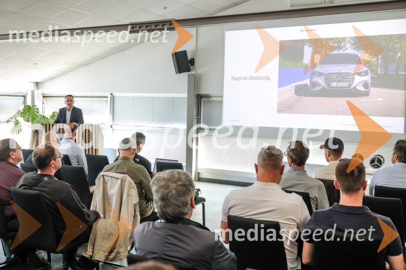 Novinarska konferenca za električni razred C