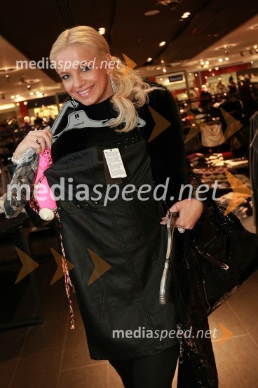 Katja Fašink, pevka in vizažistkaNew Yorker, odprtje prenovljene trgovine v Cityparku Ljubljana