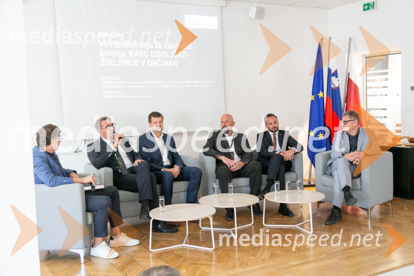  Gašper Jež, SID Banka;  Tadej Beočanin, župan občine Ajdovščina; mag. Branko Kidrič, župan, Občina Rogaška Slatina;  Peter Ložar, župan občine Terzin, član SOS;  David  Klobasa, župan Občine Sveta Trojica;  Boštjan  Koritnik, podžupan Mestne občine Ljubljana, politikObčina Sveta Trojica v Slovenskih goricah z nagrado Zlati kamen 2026 za razvojno najprodornejšo občino Slovenije!