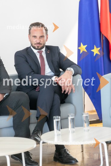  David  Klobasa, župan Občine Sveta TrojicaObčina Sveta Trojica v Slovenskih goricah z nagrado Zlati kamen 2026 za razvojno najprodornejšo občino Slovenije!