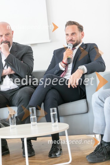  Peter Ložar, župan občine Terzin, član SOS;  David  Klobasa, župan Občine Sveta TrojicaObčina Sveta Trojica v Slovenskih goricah z nagrado Zlati kamen 2026 za razvojno najprodornejšo občino Slovenije!