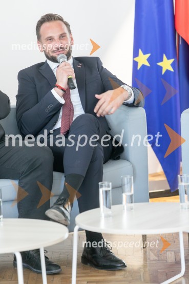  David  Klobasa, župan Občine Sveta TrojicaObčina Sveta Trojica v Slovenskih goricah z nagrado Zlati kamen 2026 za razvojno najprodornejšo občino Slovenije!