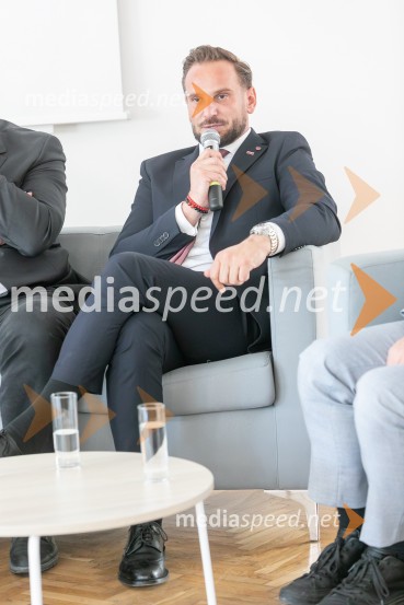  David  Klobasa, župan Občine Sveta TrojicaObčina Sveta Trojica v Slovenskih goricah z nagrado Zlati kamen 2026 za razvojno najprodornejšo občino Slovenije!