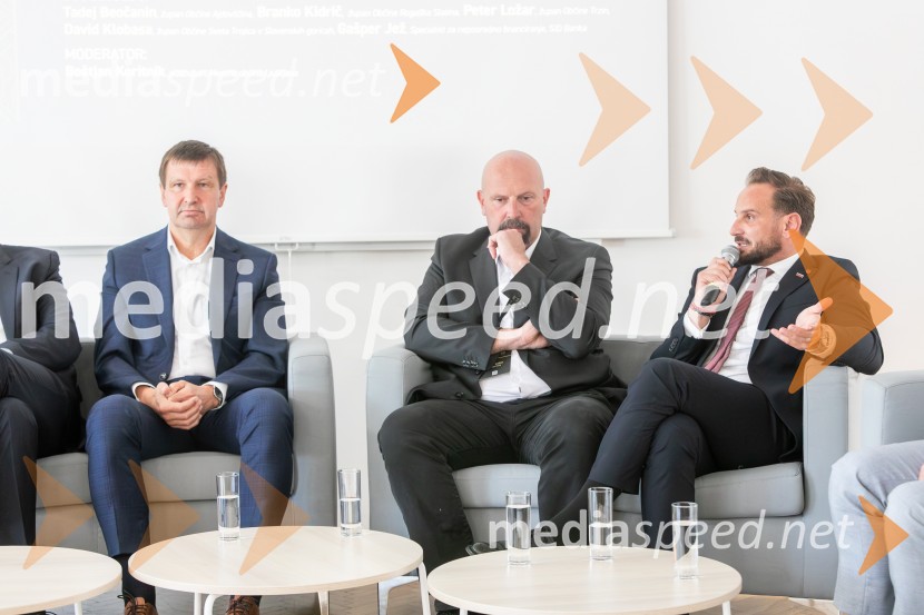 mag. Branko Kidrič, župan, Občina Rogaška Slatina;  Peter Ložar, župan občine Terzin, član SOS;  David  Klobasa, župan Občine Sveta TrojicaObčina Sveta Trojica v Slovenskih goricah z nagrado Zlati kamen 2026 za razvojno najprodornejšo občino Slovenije!