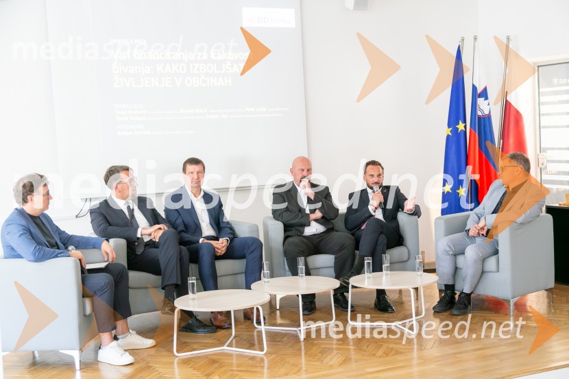  Gašper Jež, SID Banka;  Tadej Beočanin, župan občine Ajdovščina; mag. Branko Kidrič, župan, Občina Rogaška Slatina;  Peter Ložar, župan občine Terzin, član SOS;  David  Klobasa, župan Občine Sveta Trojica;  Boštjan  Koritnik, podžupan Mestne občine Ljubljana, politikObčina Sveta Trojica v Slovenskih goricah z nagrado Zlati kamen 2026 za razvojno najprodornejšo občino Slovenije!