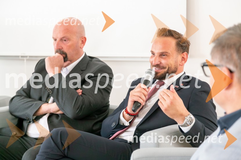  Peter Ložar, župan občine Terzin, član SOS;  David  Klobasa, župan Občine Sveta Trojica;  Boštjan  Koritnik, podžupan Mestne občine Ljubljana, politikObčina Sveta Trojica v Slovenskih goricah z nagrado Zlati kamen 2026 za razvojno najprodornejšo občino Slovenije!