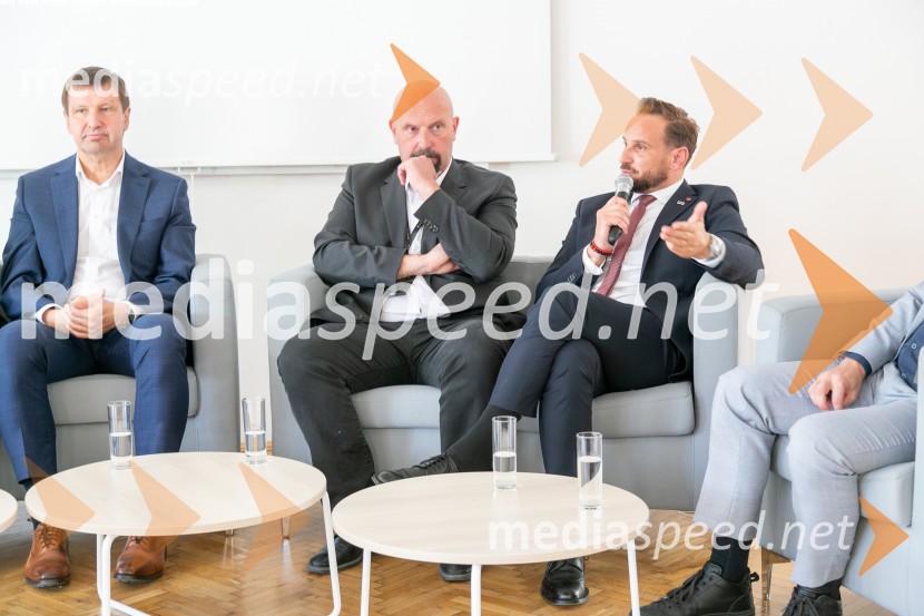 mag. Branko Kidrič, župan, Občina Rogaška Slatina;  Peter Ložar, župan občine Terzin, član SOS;  David  Klobasa, župan Občine Sveta TrojicaObčina Sveta Trojica v Slovenskih goricah z nagrado Zlati kamen 2026 za razvojno najprodornejšo občino Slovenije!
