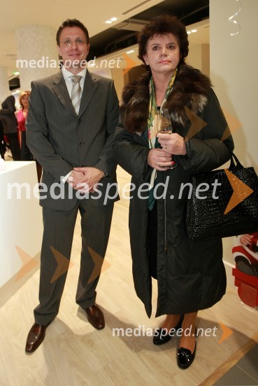 Damjan Kralj, BTC d.d., direktor poslovne enote Ljubljana in  	Helena Petrin, članica uprave BTC d.d. in najbogatejša Slovenka po lestvici Manager 2009Mothercare, otvoritev trgovine v BTC Ljubljana