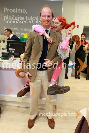 Katja Mlakar kot Pika Nogavička in Andrew Page, veleposlanik Velike BritanijeMothercare, otvoritev trgovine v BTC Ljubljana