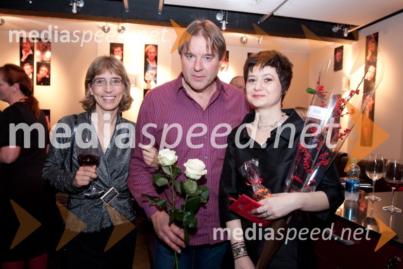Alenka Klabus Vesel, dramaturginja, Jožef Ropoša, igralec in Barbara Matul Kalamar, scenografkaMali zakonski zločini, premiera drame v MGL