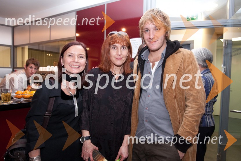 Darja Hlavka Godina, Barbara Hieng Samobor, direktorica MGL in Matej Puc, igralecMali zakonski zločini, premiera drame v MGL