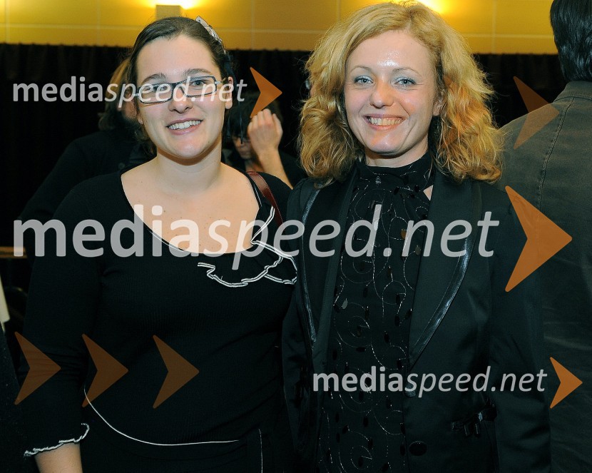 Chiara Popplewell, namestnica irskega veleposlanika in Tina Kosi, upravnica SLG CeljeZastave, premiera komične drame v SLG Celje