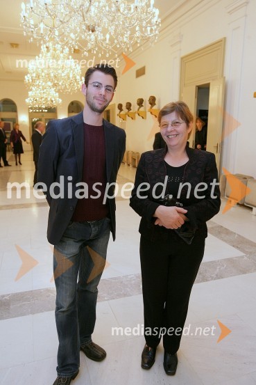 Matjaž Marin, baletnik in njegova mama DarinkaNetopir, premiera operete v SNG Maribor