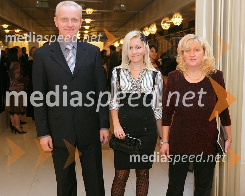 Danilo Burnač, direktor podjetja Mariborski Vodovod s hčerko in soprogoNetopir, premiera operete v SNG Maribor