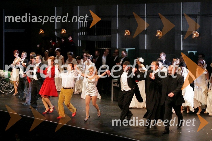 Priklon igralcevNetopir, premiera operete v SNG Maribor