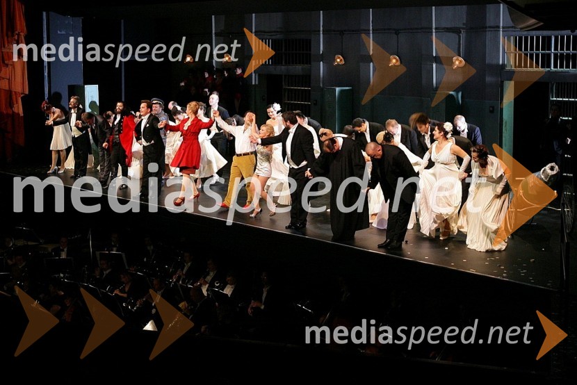 Priklon igralcevNetopir, premiera operete v SNG Maribor