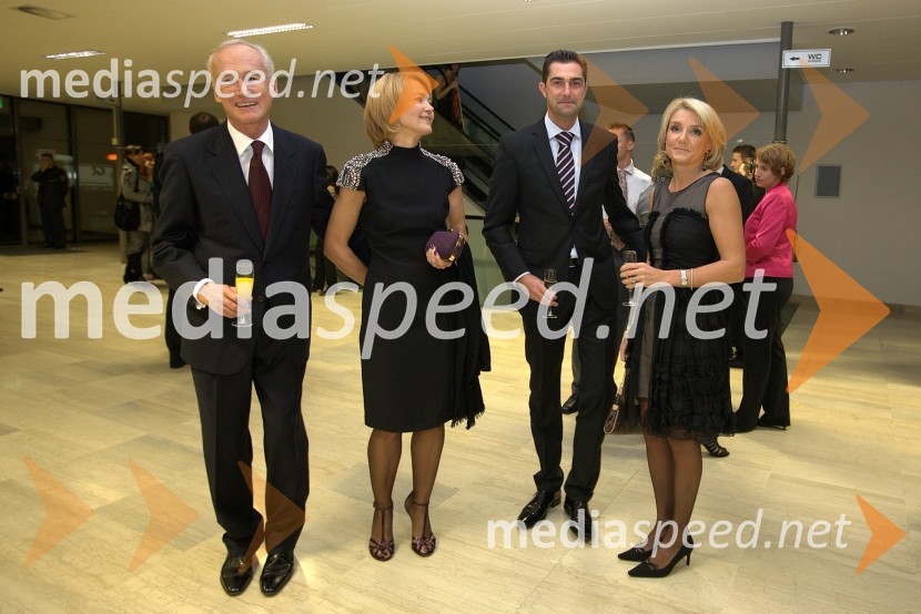 Janez Pergar, predsednik upravnega odbora podjetja Kompas d.d. , njegova soproga Nevenka Črešnar Pergar, lastnica in direktorica podjetja NP Consulting, Roman Horvat, direktor in lastnik agencije Escape in mag. Simona Dimic, vodja kabineta predsednika vlade RSPolitični obraz leta 2009 je Katarina Kresal