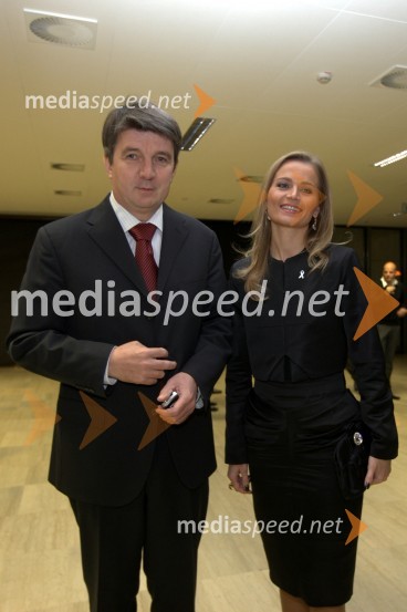 Jožef Školč, politik in Katarina Kresal, ministrica za notranje zadevePolitični obraz leta 2009 je Katarina Kresal