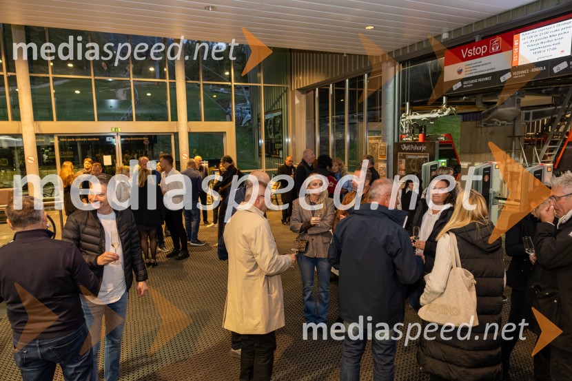 Hotel Arena z večerjo v gondoli pričaral posebno doživetje na Pohorju