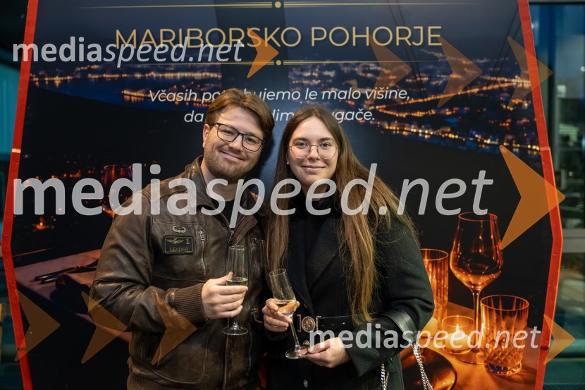 Hotel Arena z večerjo v gondoli pričaral posebno doživetje na Pohorju