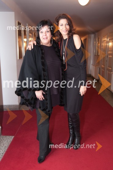 Irena Svoljšak, asistentka režiserja in Nataša Jelič, tiskovna predstavnica SNG Opera in balet LjubljanaGledališki direktor/Ženitna pogodba, premiera opere SNG Opera in balet Ljubljana