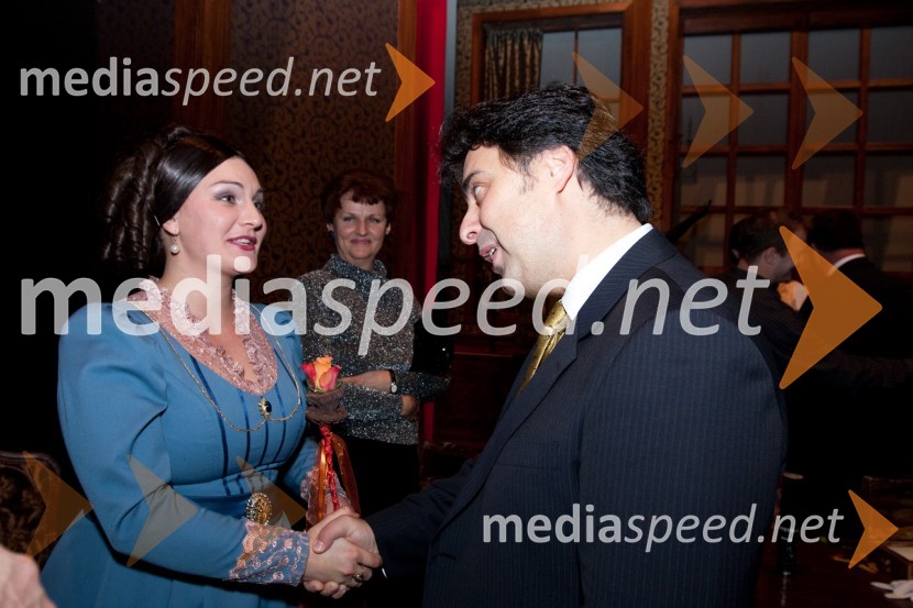 Urška Žižek, operna pevka in Mitja Bervar, v.d. ravnatelj Opere in baleta LjubljanaGledališki direktor/Ženitna pogodba, premiera opere SNG Opera in balet Ljubljana