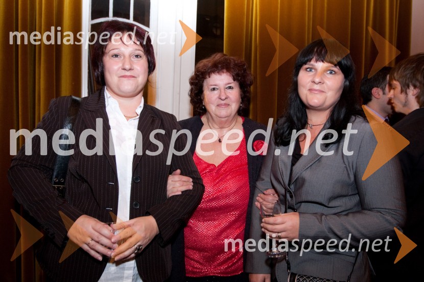 Renata Gorjanc, Nada Slatnar, kostumografinja in Katarina KračunGledališki direktor/Ženitna pogodba, premiera opere SNG Opera in balet Ljubljana