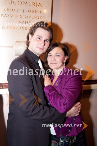 	Sebastjan Podbregar, operni pevec in Urška Žižek, operna pevkaGledališki direktor/Ženitna pogodba, premiera opere SNG Opera in balet Ljubljana