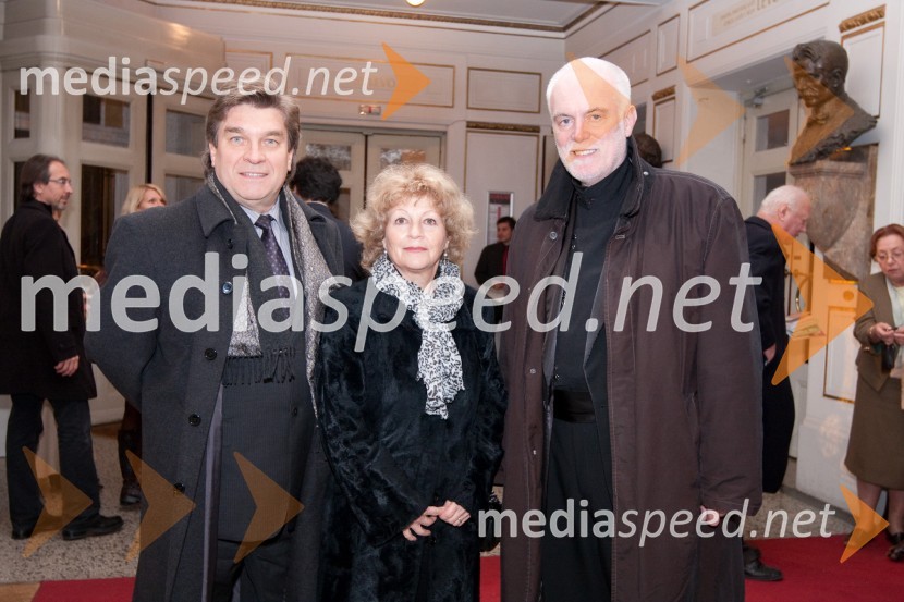 Branko Robinšak, operni pevec, soproga Maja in Marko Gorjanc, namestnik ravnatelja SNG Opera in balet LjubljanaGledališki direktor/Ženitna pogodba, premiera opere SNG Opera in balet Ljubljana