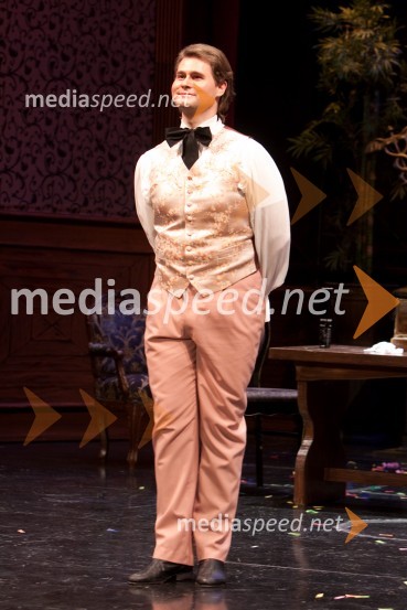 Sebastjan Podbregar, operni pevecGledališki direktor/Ženitna pogodba, premiera opere SNG Opera in balet Ljubljana